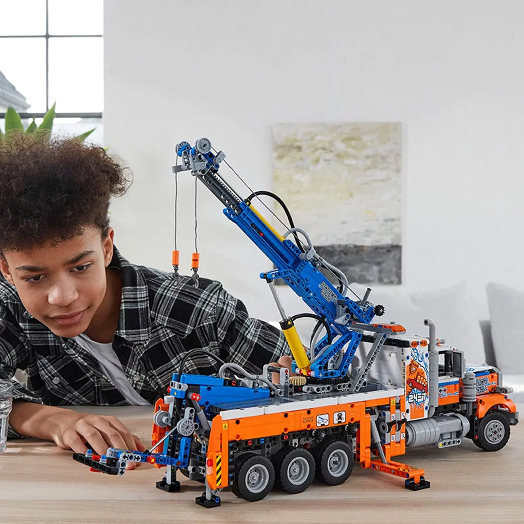 LEGO Technic Heavy-Duty Tow Truck with Crane k7