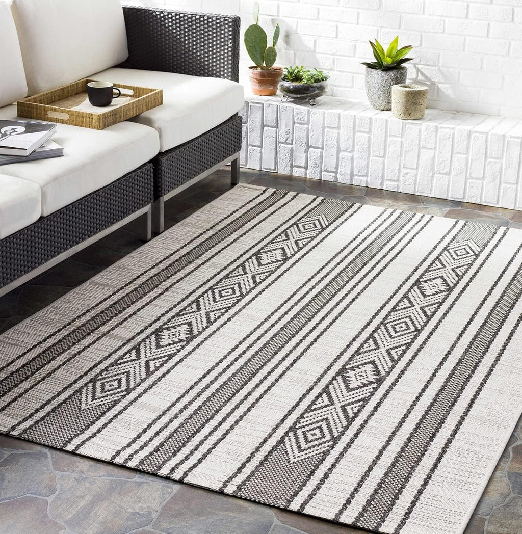 Mark&Day Outdoor Rugs, 5x7 Aerdt Global Indoor/Outdoor Medium Gray Area Rug, Non Shedding Grey Black White Carpet for Patio, Porch, Deck, Bedroom, Living Room or Kitchen (5'3" x 7'7")