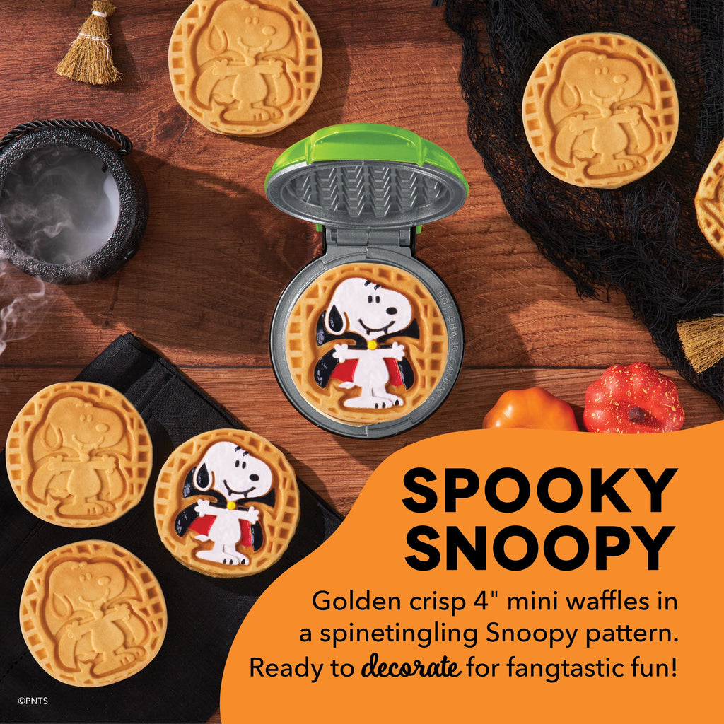 Peanuts x Snoopy Vampire Mini Waffle Maker V1　js oI