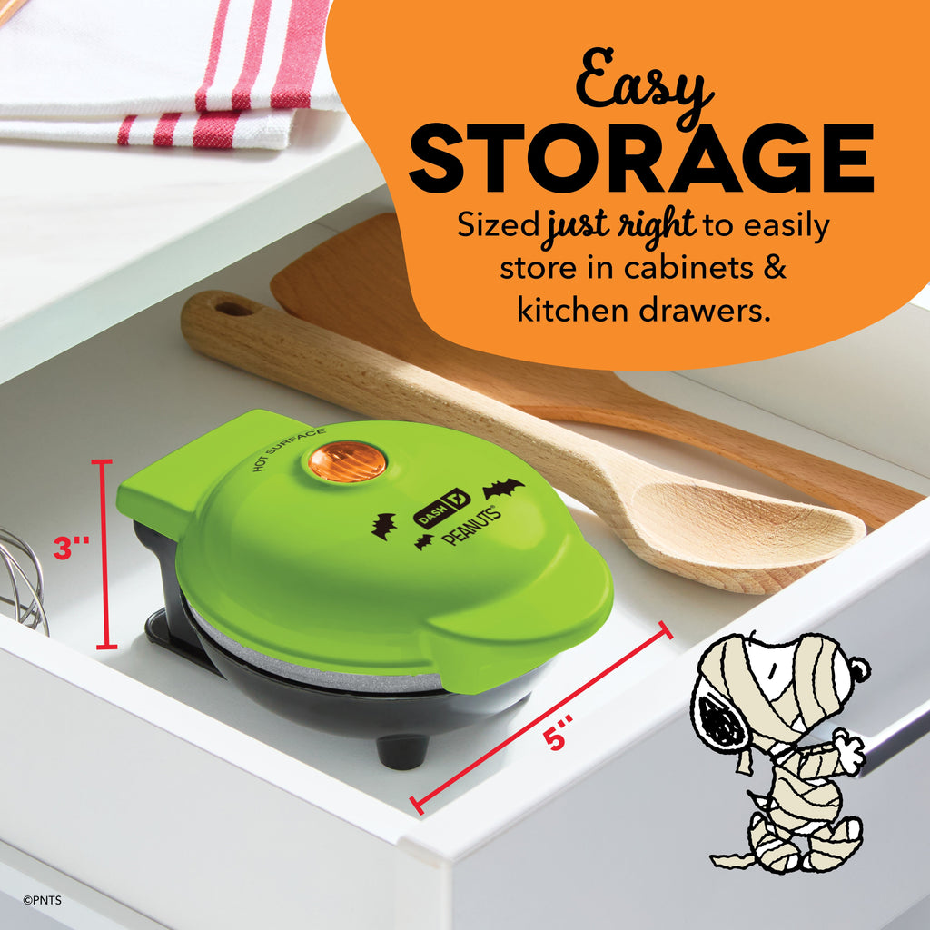 Peanuts x Snoopy Vampire Mini Waffle Maker V1　js oI